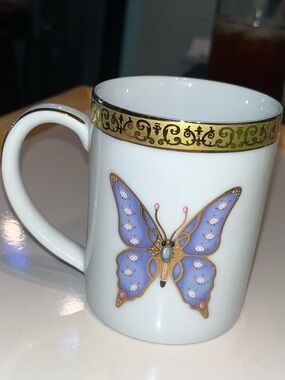 Fancy! Gold Buffet Royal Gallery Porcelain Mug with Lavender Butterfly from 1991